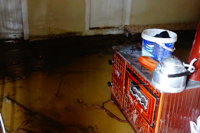 Kütahya’da yapay gölet taştı, 1 ev ve ahırı su bastı