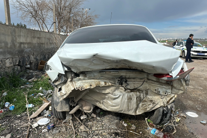 Şanlıurfa'da otomobil yayaya çarptı: 1’i ağır 2 yaralı
