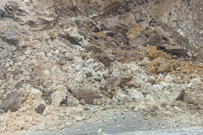 Batman'da heyelan: Üniversitenin yolu ulaşıma kapandı