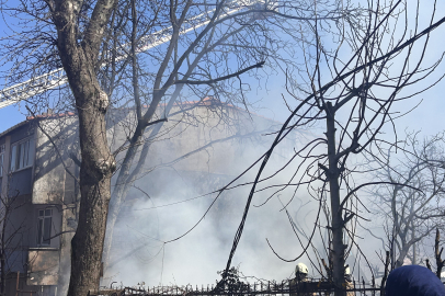 İstanbul Ümraniye'de korkutan yangın: Hurdalık alan kullanılamaz hale geldi