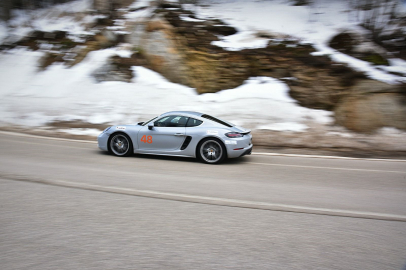 Otomobil tutkunları Bursa Uludağ'da buluştu