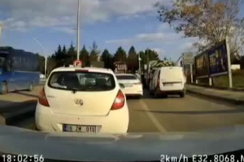 Ankara'da iki sürücü trafikte yumruklu kavga etti