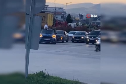 Bursa'da bisikletli çocuklar otomobille böyle çarpıştı