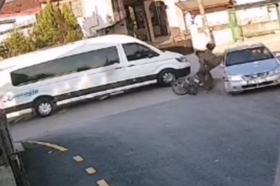 Sakarya'da sağdan sollayan motosikletli otomobile çarptı