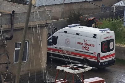 Şanlıurfa Hilvan’da dehşet anları kamerada: Fırtına çatıları uçurdu, direkleri devirdi