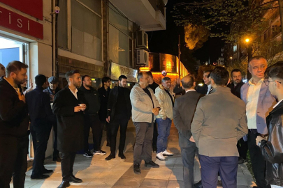 Şehzadeler CHP İlçe Başkanlığı binasına taşlı saldırı