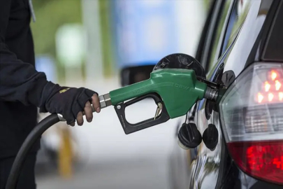 Benzin ve motorine dev indirim beklentisi!