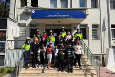 Bursa'da Otizm farkındalığı için jandarmayı ziyaret ettiler