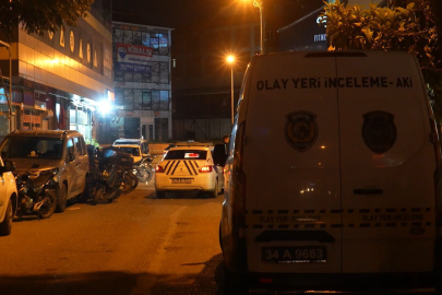 İstanbul'da alacak-verecek kavgası kanlı bitti: İş yerini uzun namlulu silahla taradılar, 4 kişi yaralandı