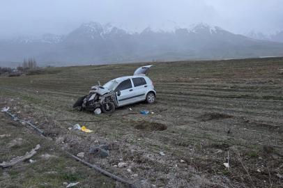 Malatya'da devrilen otomobildeki anne ve 2 çocuğu yaralandı