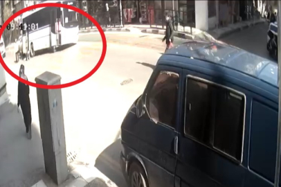 Manisa'da tamir etmek için altına girdiği minibüsün altında kaldı