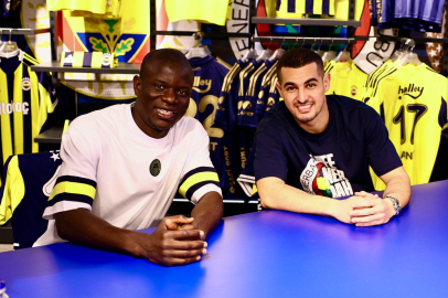 N'Golo Kante ve Levent Mercan imza gününde taraftarla buluştu