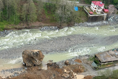 Rize Ardeşen’de korkutan heyelan