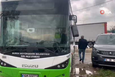 Bursa'da özel halk otobüsü ile nakliye kamyonu çarpıştı! Yaralılar var