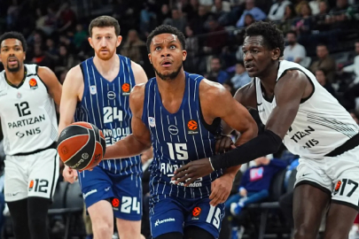 Anadolu Efes, EuroLeague'de Partizan'ı uzatmalarda mağlup etti!