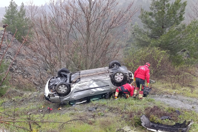 Bursa'da feci kaza! Kontrolden çıkarak devrildi: Yaralılar var