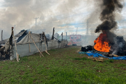 Çorum'da ağıl ve saman balyaları alev alev yandı