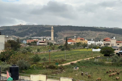 Filistin topraklarını gasbeden İsrailliler, Batı Şeria'daki çiftçileri topraklarından sürmeye çalışıyor