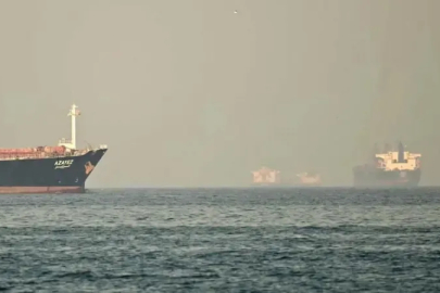 İran, Hürmüz Boğazı'ndan geçecek gemilere mayınlara karşı alternatif rota açıkladı