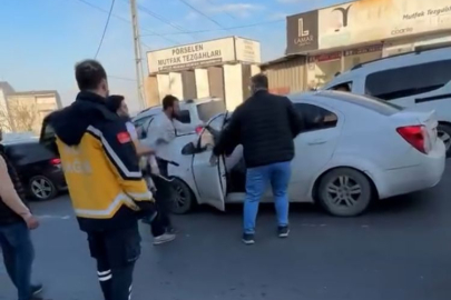 İstanbul Başakşehir'de kaza yapan iki sürücü arasında levyeli kavga çıktı