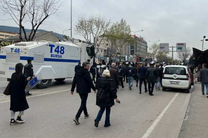 Bursa'da CHP'liler Ankara yolunu trafiğe kapatınca polis müdahale etti!
