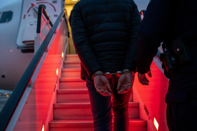 16'sı kırmızı bültenle aranan 61 suçlu Türkiye'ye getirildi