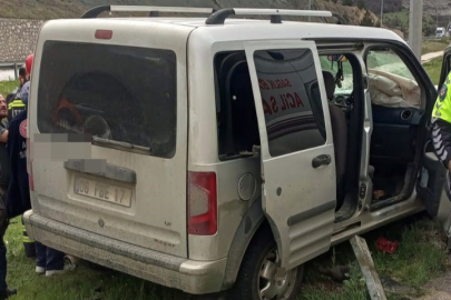 Amasya'da kamyonet bariyerlere çarptı: 5 yaralı