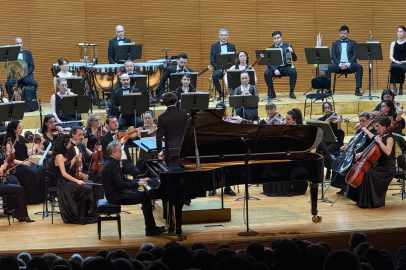 Bursa Bölge Devlet Senfoni Orkestrası piyanist Alexei Volodin'i konuk etti