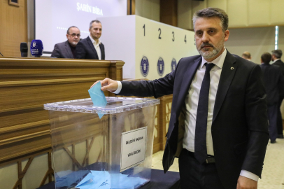 Bursa Büyükşehir Belediyesi'nde değişiklik: Mustafa Bozbey'in ismi kalktı, Şahin Biba yazıldı...