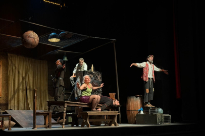 Bursa'da "Büyük İskender'in Atı" oyunu sanatseverlerle buluştu