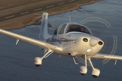 Fransız ordusuna ait eğitim uçağı düştü: 2 yaralı