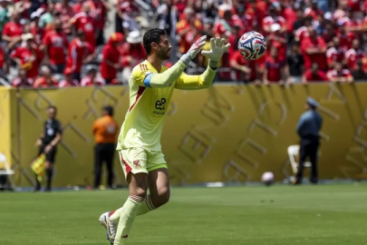 Hakeme vuran kaleciye 4 maç ceza!