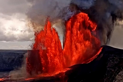Hawaii'deki Kilauea Yanardağı 190 metre yüksekliğe lav püskürttü