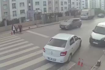 İstanbul Esenyurt’ta yaya yolunda hız yaparak, yayaları tehlikeye atan sürücü yakalandı