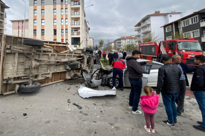 Malatya'da kamyonet ile otomobil çarpıştı: 2 yaralı
