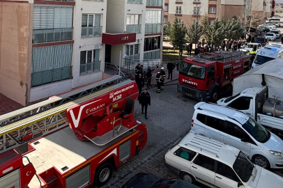 Niğde'de 5. katta çıkan yangında 4 kişi tedbir amaçlı hastaneye kaldırıldı