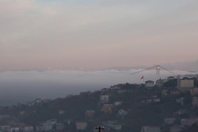 İstanbul Boğazı’nda yoğun sis: FSM Köprüsü gözden kayboldu