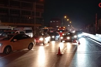 Bursa'da gece yarısı çarpıştılar! Zincirleme birbirlerine girdiler: Çok sayıda yaralı var...