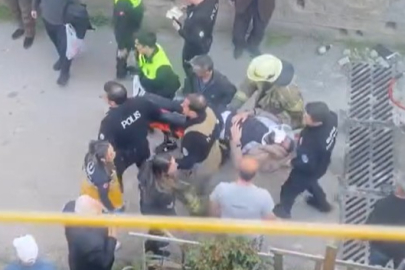 Bursa'da merdivenlerden düşüp yan yatan araçta sıkışan yolcuyu itfaiye kurtardı