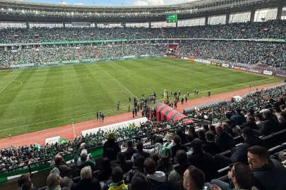 Bursaspor’un tribün lideri Selim Kurtulan’dan üçlü şov