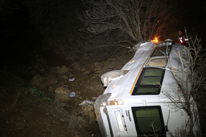 Malatya'da maden işçilerini taşıyan servis minibüsünün devrilmesi sonucu 2 kişi öldü, 10 kişi yaralandı