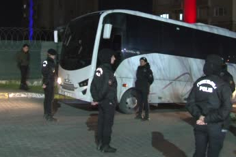 İstanbul'da uyuşturucu operasyonunda adliyeye sevk edilen 8 şüpheli tutuklandı