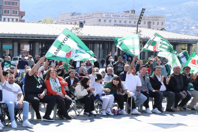 Osmangazi Belediyesi Bursaspor maçını dev ekranda yayınladı