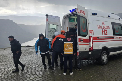 Siirt'te atıyla birlikte kayalıklara yuvarlanan genç ağır yaralandı