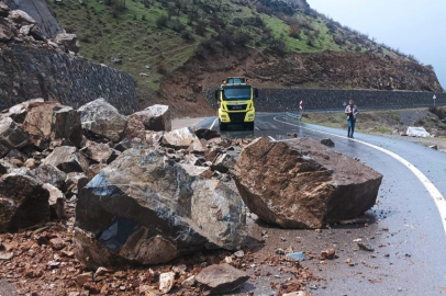 Siirt'te karda mahsur kalan 8 araç kurtarıldı
