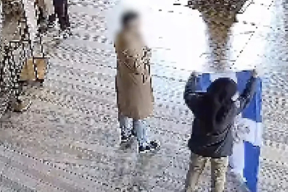 Ayasofya'da provokasyon: Yunan bayrağı açıp kışkırttılar