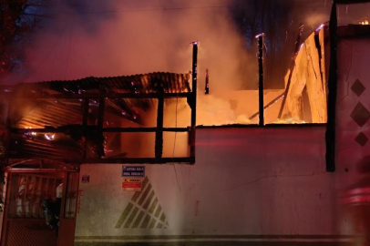 Bursa'da ev alev alev yandı!