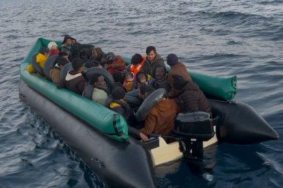 İzmir açıklarında 43 düzensiz göçmen yakalandı