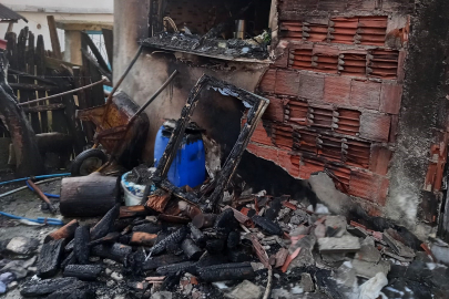 Kastamonu'da mutfakta çıkan yangın evi küle çeviriyordu