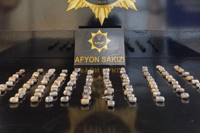 Muş'ta otobüsündeki yolcunun midesinden 804 gram afyon sakızı çıktı